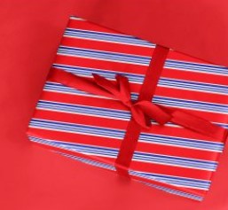 PAPEL PRESENTE VGESSELE C/10 FOLHAS VERMELHO COM LISTRA AZUL 242